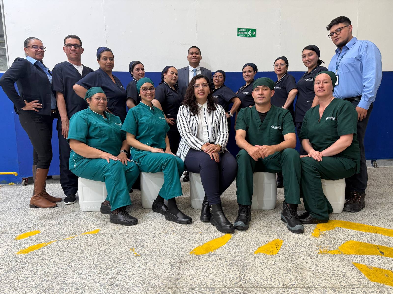 Equipo de trabajo de Lavaset en la planta